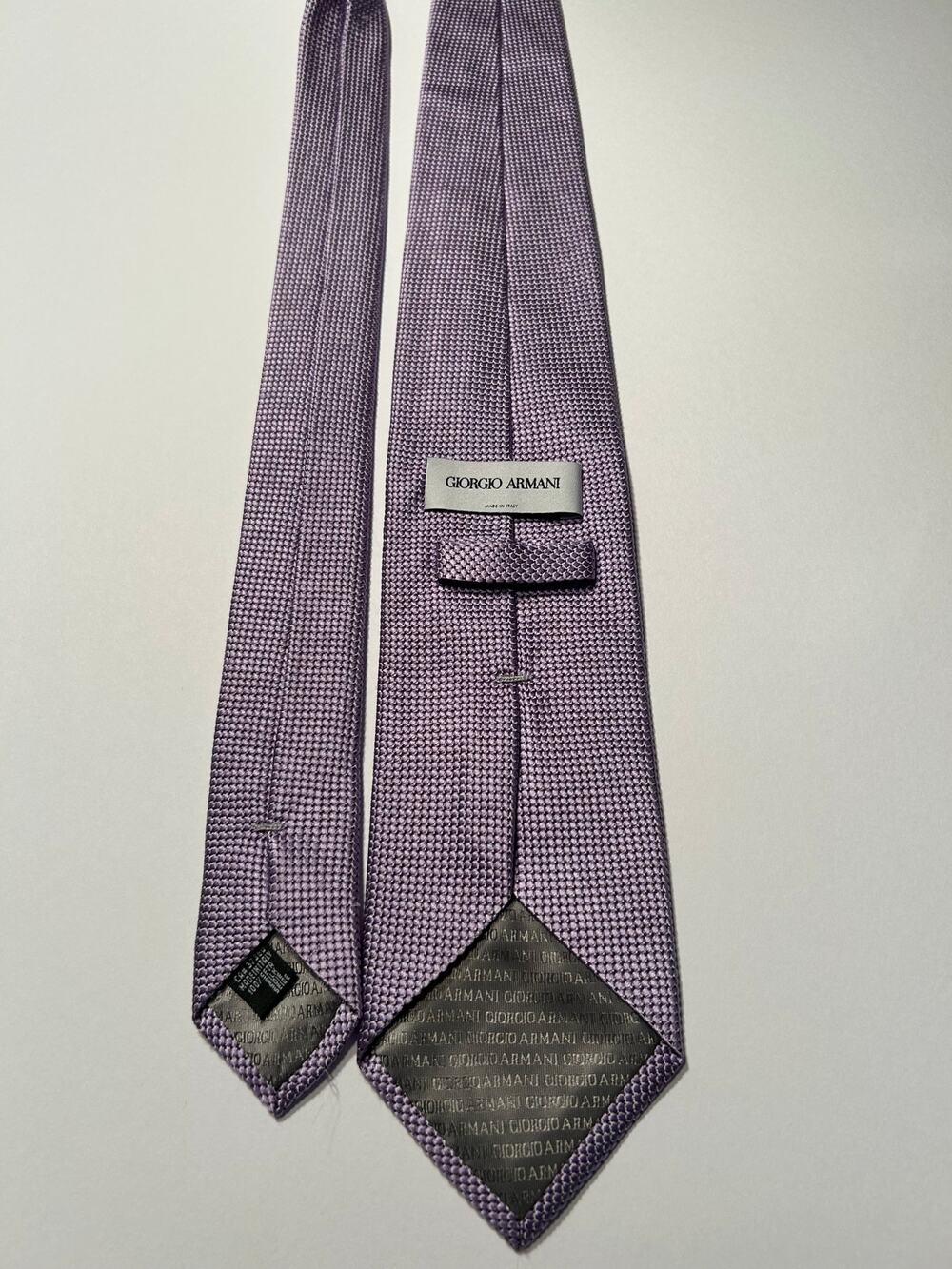 Giorgio Armani Men's 100% Silk Purple Lavender Textured Tie Made in Italy